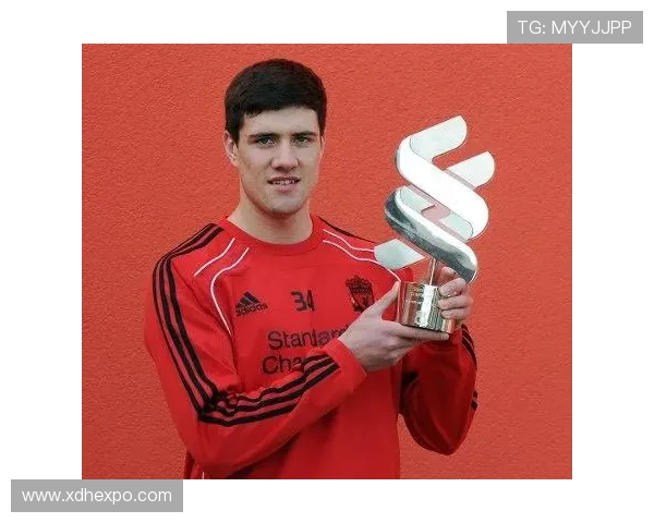 退役 24 小时即披红衫！凯利续写利物浦传奇情缘